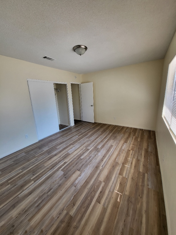 Building Photo - 407 W 6th St