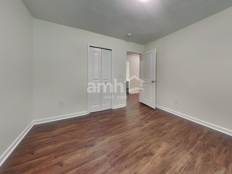 Building Photo - 97 Wooded Ridge Dr