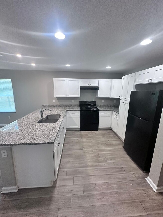 Building Photo - *** TWO WEEKS FREE ***  Gorgeous 4-Bedroom Home with Granite Counters & 2-Car Garage