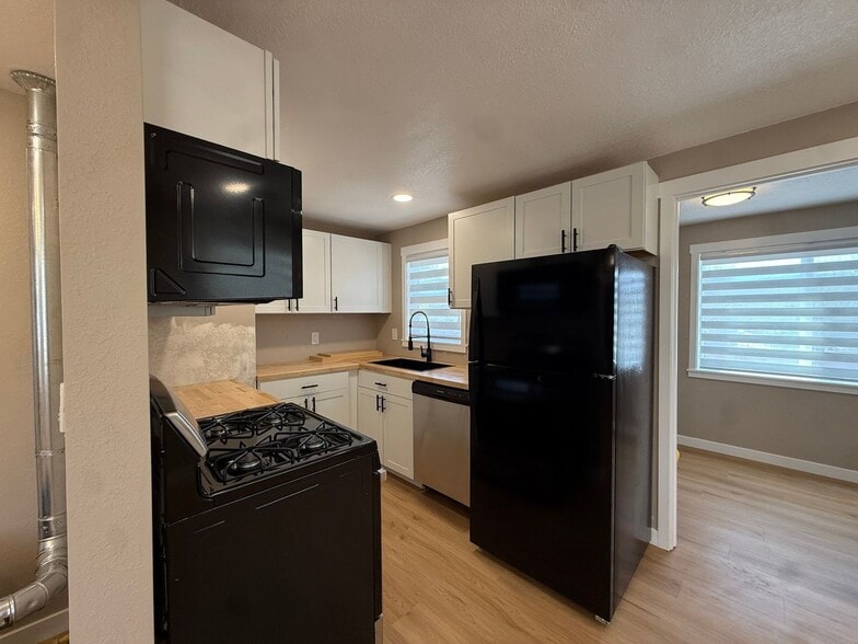 Building Photo - 39 Sunflower Rd