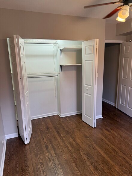 Bedroom - 4911 N Wolcott Ave