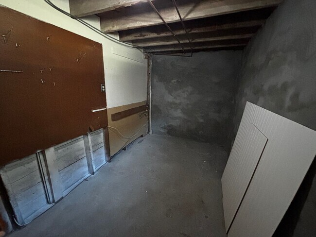 Building Photo - 1117 W 31st St