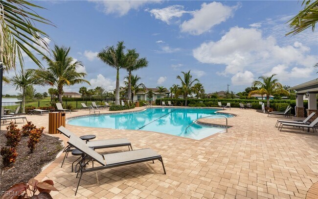 Building Photo - 374 Spg Hl Lk Lp