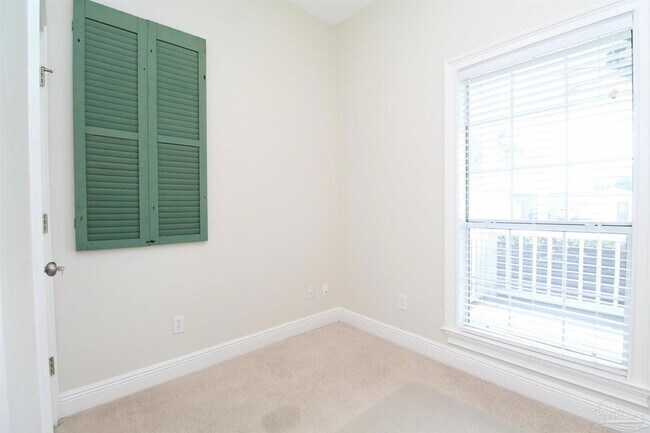 Building Photo - 32 N Donelson St