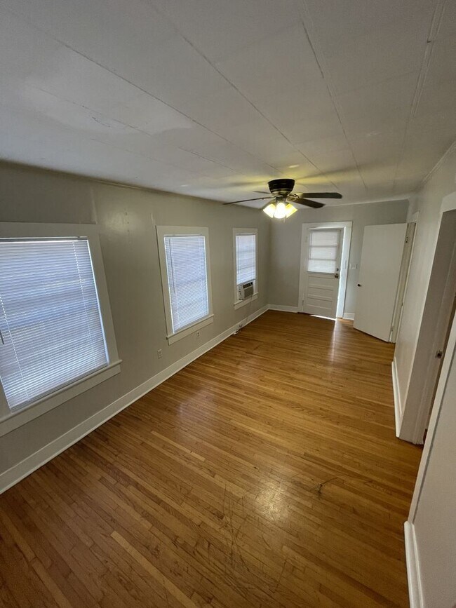 Building Photo - 609 Jefferson Blvd