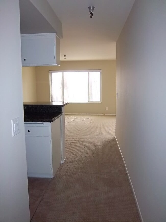 Building Photo - Ocean View Corner Unit Condo w/Balcony+Jac...