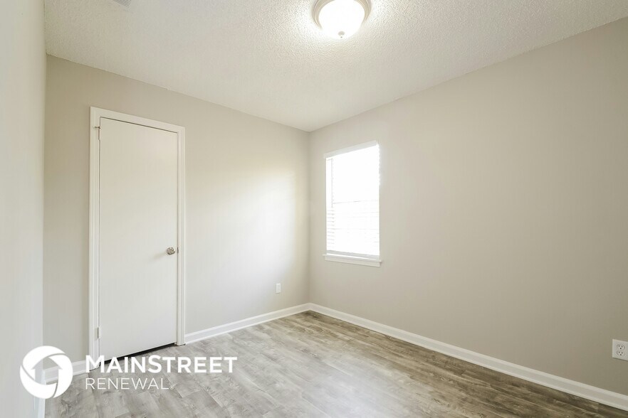 Building Photo - 541 Closhire Ln
