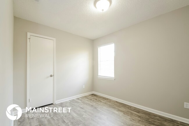 Building Photo - 541 Closhire Ln