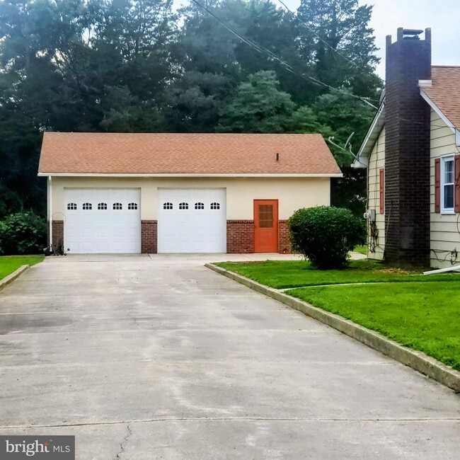 Building Photo - 2024 Beverly Dr