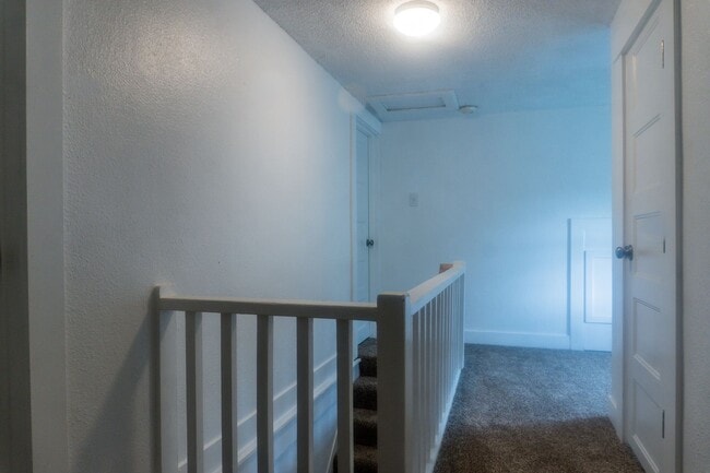 Building Photo - Charming 1910 Craftsman 4bd/2ba Tacoma House for Rent!