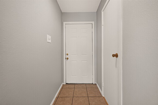 Building Photo - 12656 Windsor Village Dr