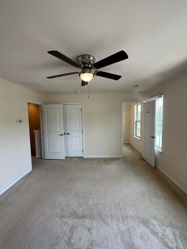 Building Photo - Townhome in Edison Square