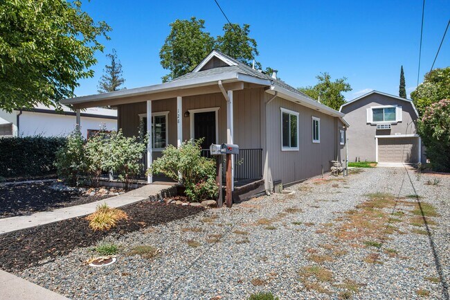 Building Photo - Gorgeous Upgraded home in Roseville
