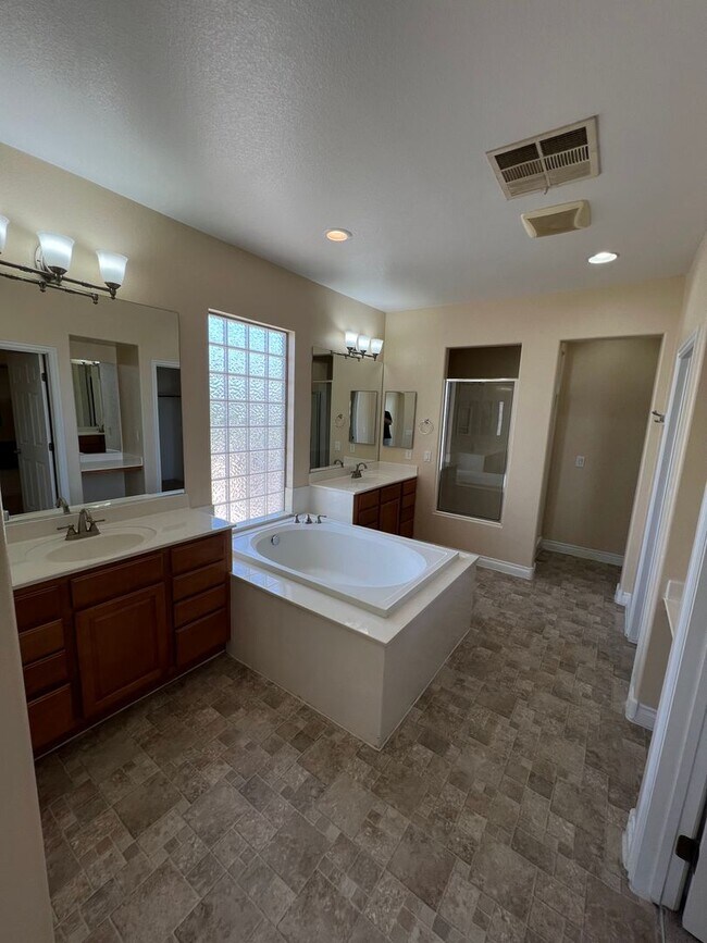 Building Photo - ALIANTE MASTER PLAN COMM/ GATED *5 BEDROOM...