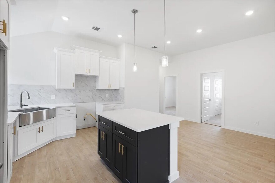 Building Photo - 1127 Santee Ct