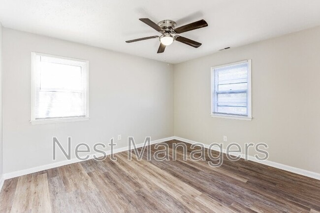 Building Photo - 1089 Essex Pl