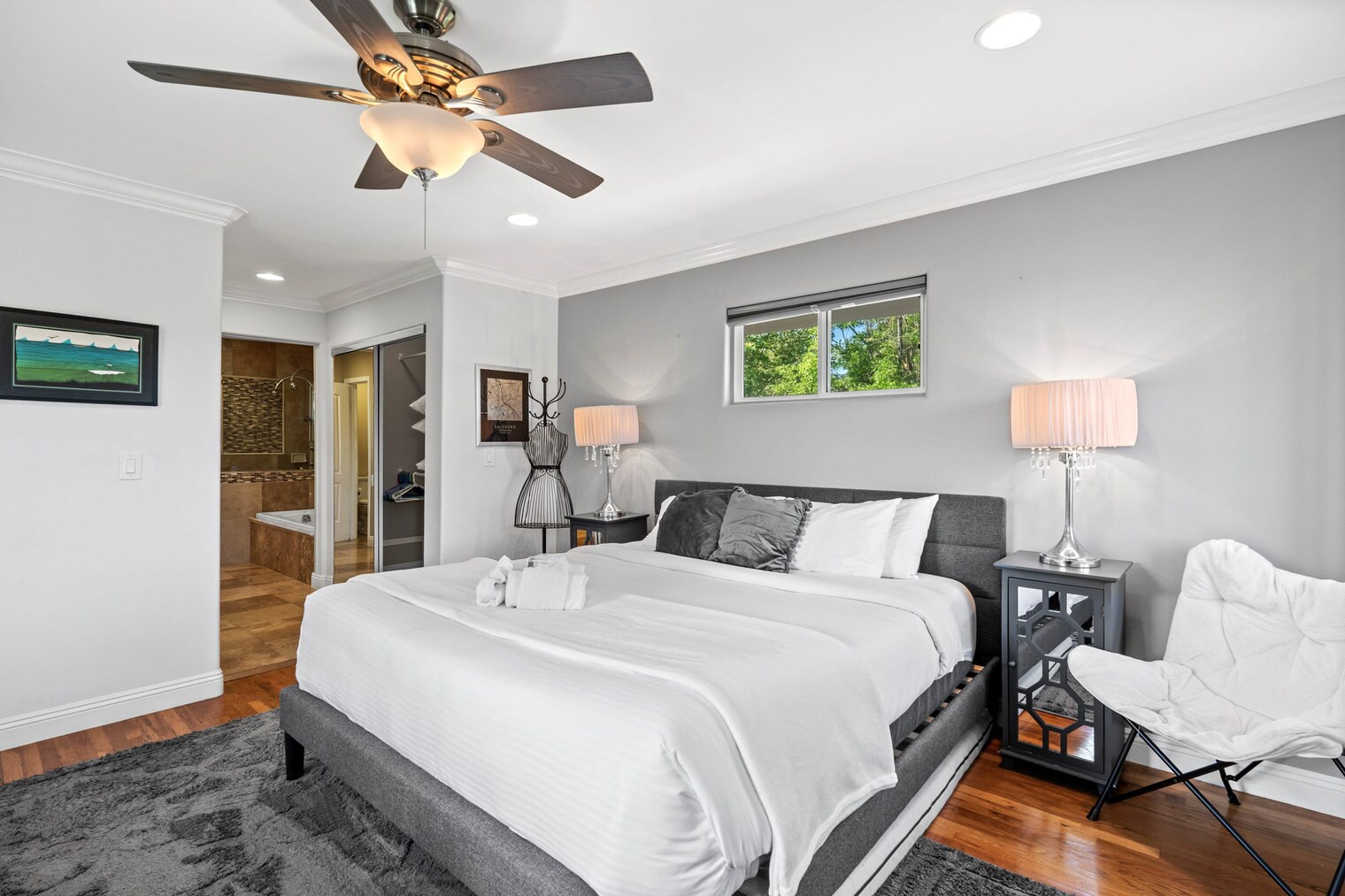 Building Photo - 4223 Woodland Dr