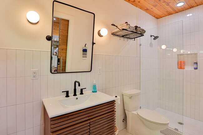 Building Photo - 55 Lynn St