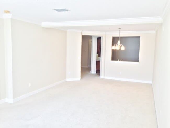 Building Photo - Luxurious 3 bed 2 bath condo with Great View in Toscana!!!