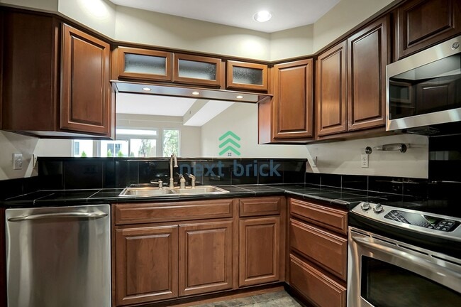 Building Photo - Townhome Available for Rent in Bothell!