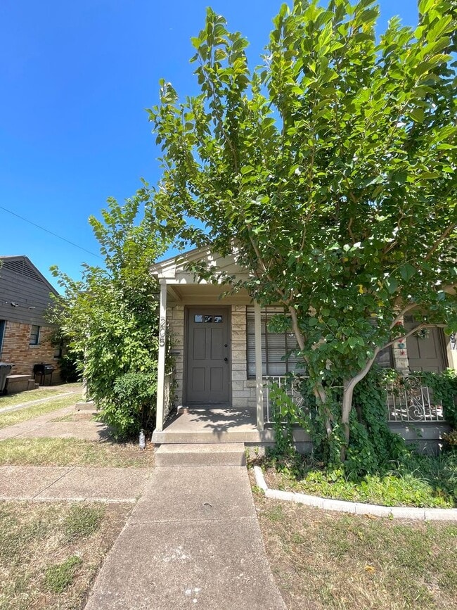 Building Photo - 205-207 Tennant
