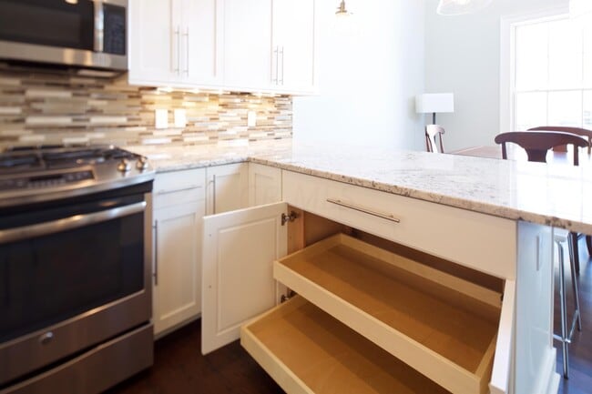 Building Photo - 84 N 6th St