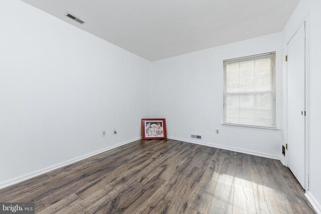 Building Photo - 43 Dover Ct