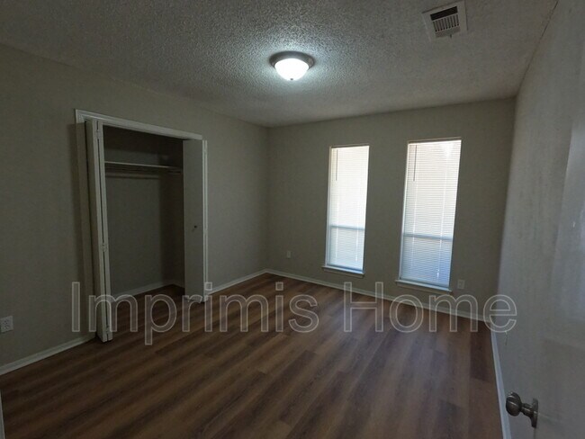 Building Photo - 430 Ridgewood Dr