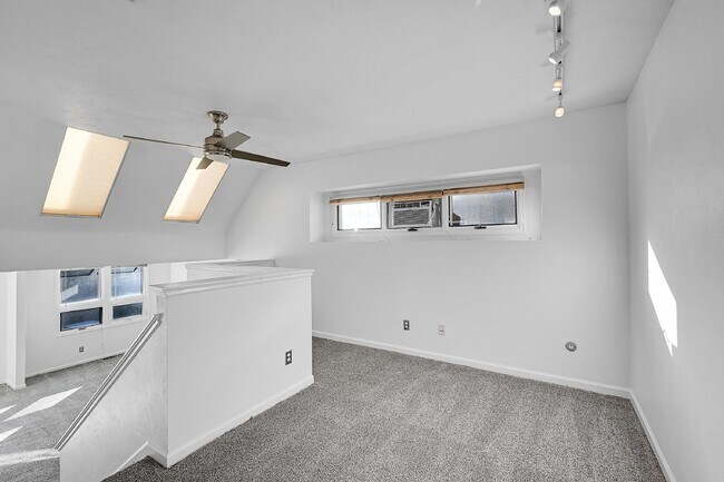 Building Photo - $2,345.00, 2 Bed, 1.5 Bath in Boulder with In Unit Laundry