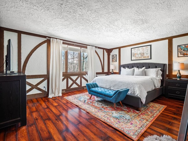 Building Photo - 1811 Breezewood Dr