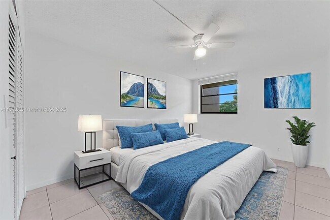 Building Photo - 3100 N Pine Island Rd