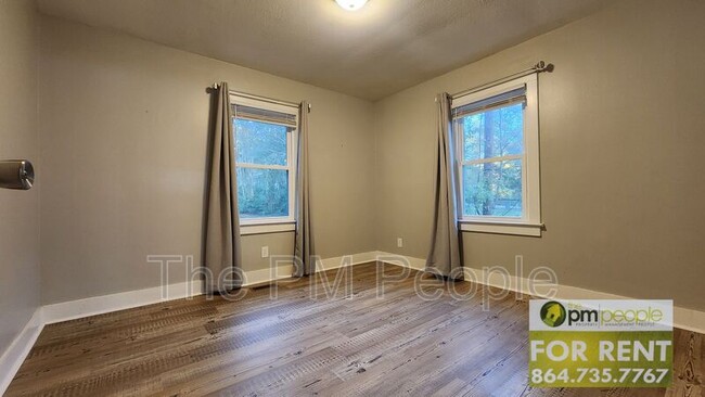 Building Photo - 2 Pineview Dr