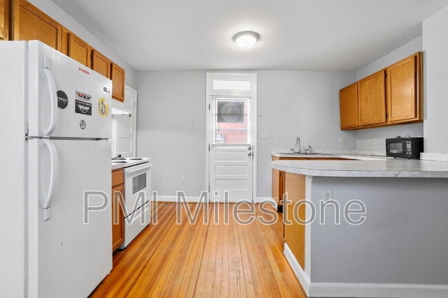 Building Photo - 721 2nd St
