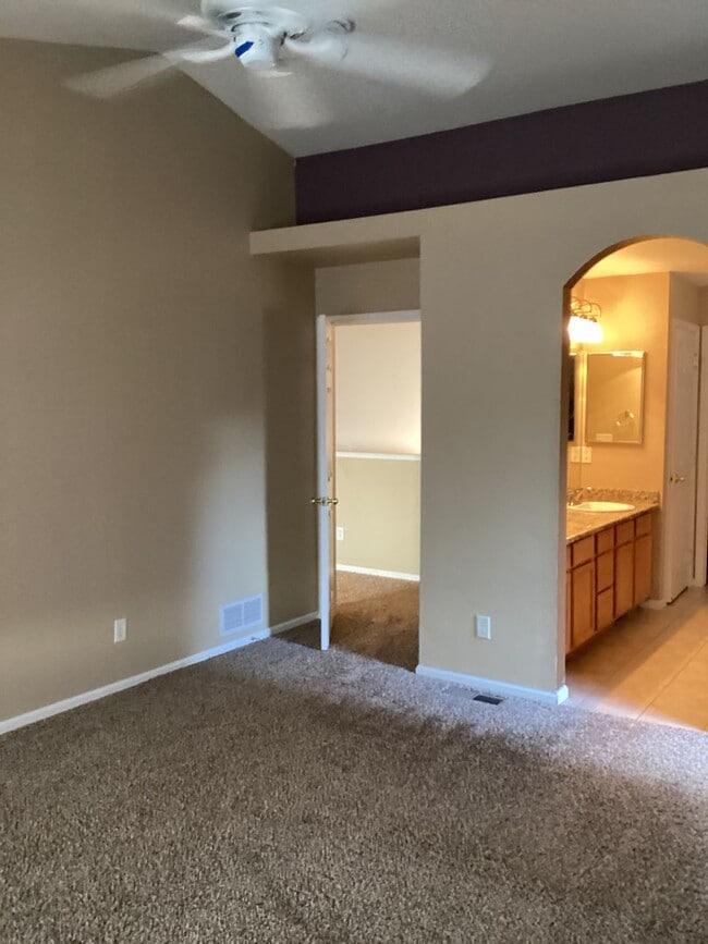 Building Photo - 3 bedroom, 2 Bath Ranch Home with 2 Car At...