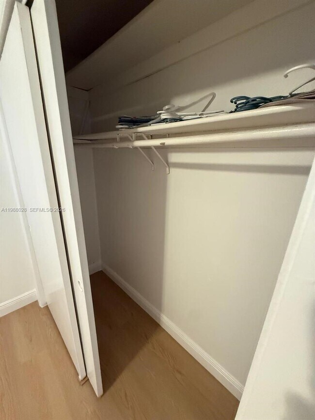 Building Photo - 220 SW 9th Ave