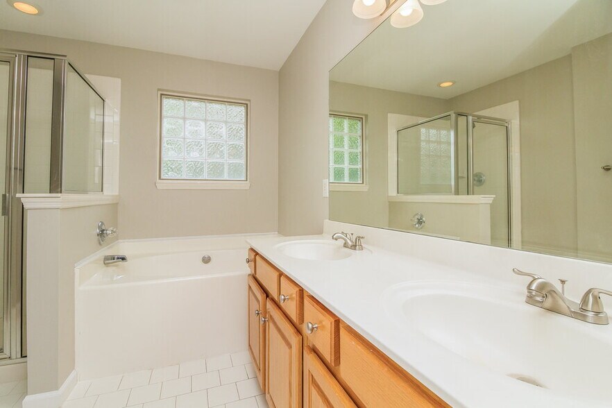 Building Photo - 6536 Broken Bow Dr