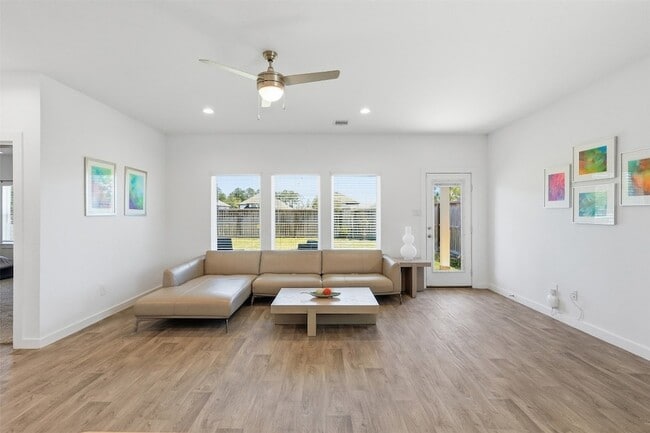 Building Photo - 14280 Big Bnd Dr