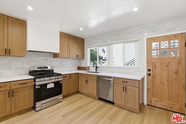 Building Photo - 11671 Chandler Blvd