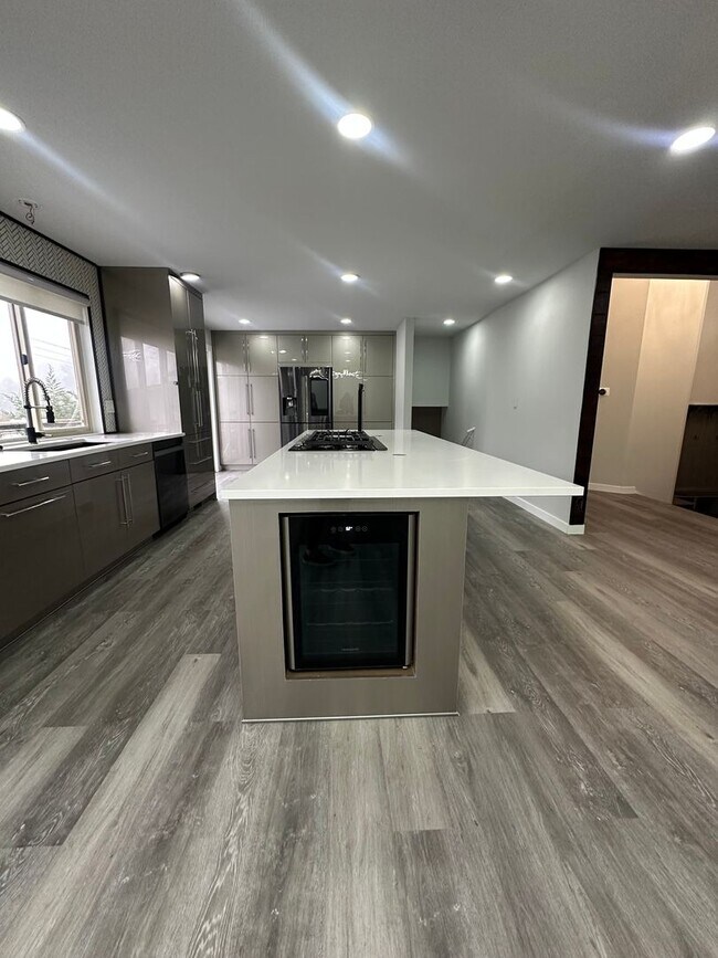 Building Photo - Beautiful 4 Bedroom 3 Bathroom Home in Everett!