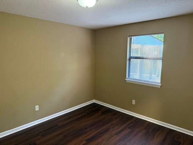 Building Photo - 3326 Quaker Springs Rd