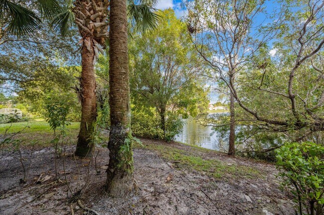 Building Photo - 1165 Golden Lakes Blvd