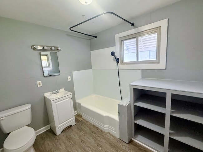 Building Photo - Spacious 4-Bedroom Home in North Canton – Prime Location