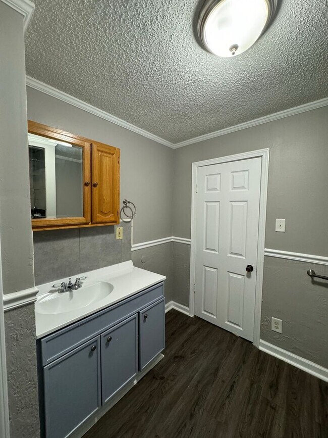 Building Photo - Cute 3 bed in Independence