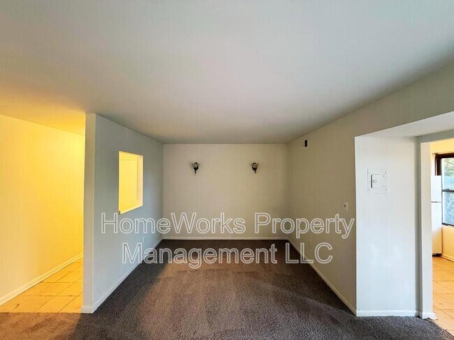 Building Photo - 9633 White Acre Rd