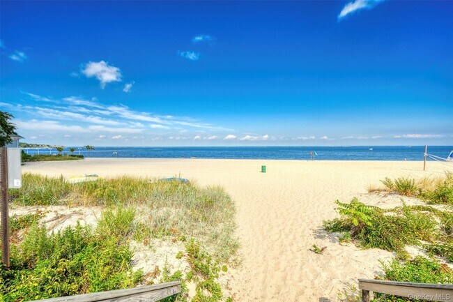 Building Photo - 11 7th St