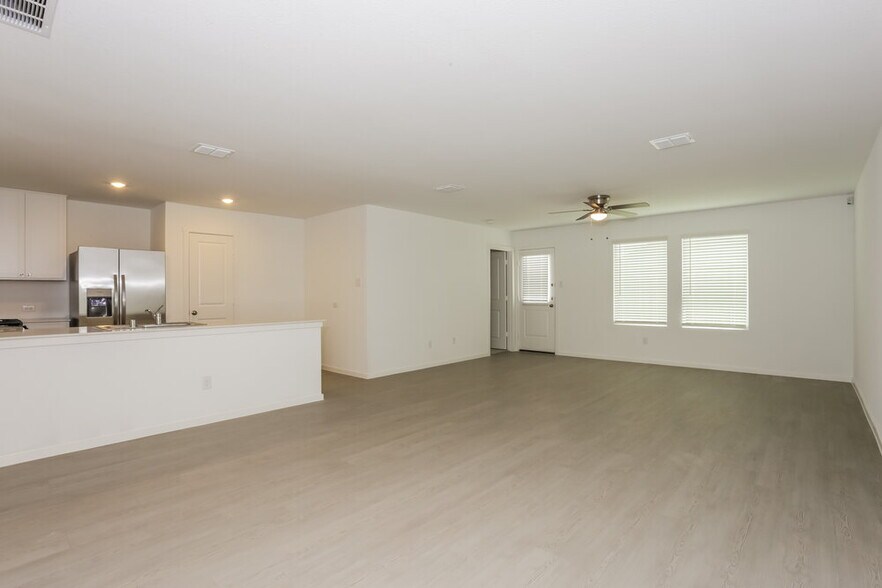 Building Photo - 1812 Javelina St