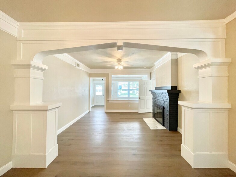 Building Photo - 7700 Boca Ciega Dr