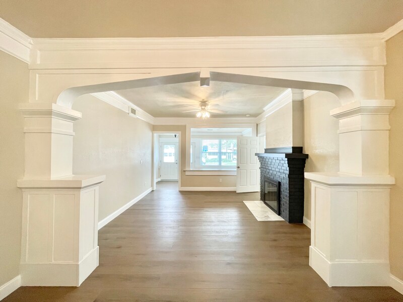 Building Photo - 7700 Boca Ciega Dr