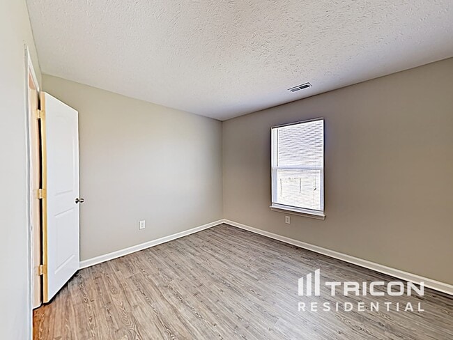 Building Photo - 10750 Tedder Lake Dr