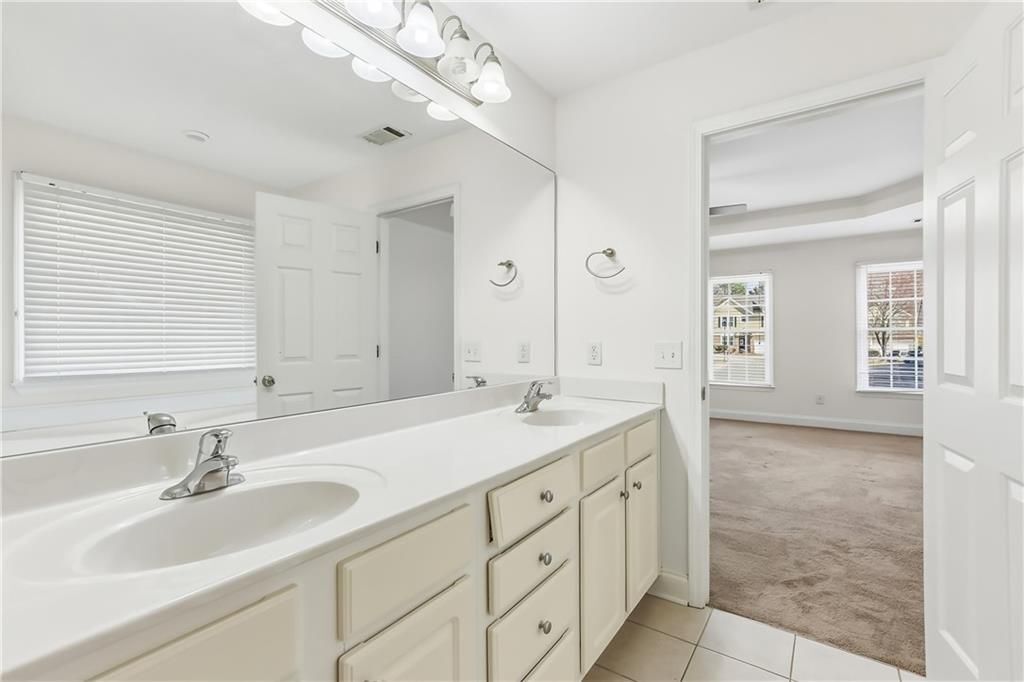 Building Photo - 1923 Thomas Pointe Trace